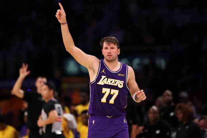 诺维茨基:东契奇能否争夺MVP 关键在于健康和能否打满65场